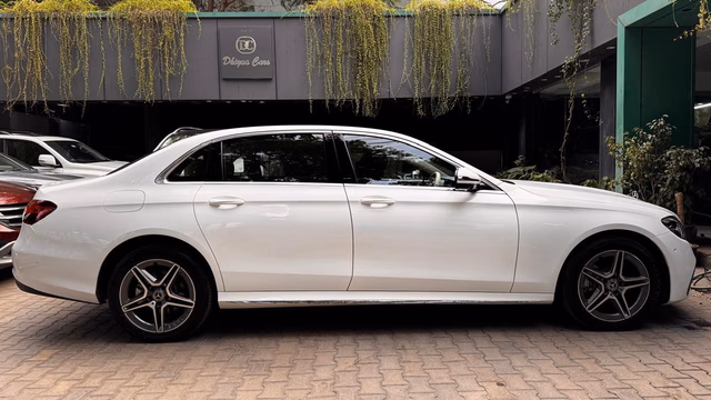 Mercedes-Benz Mercedes-Benz E-Class view 3