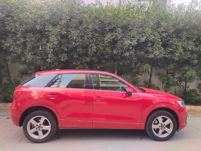Audi Audi Q2 view 3