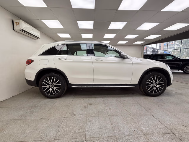 Mercedes-Benz Mercedes-Benz GLC view 3