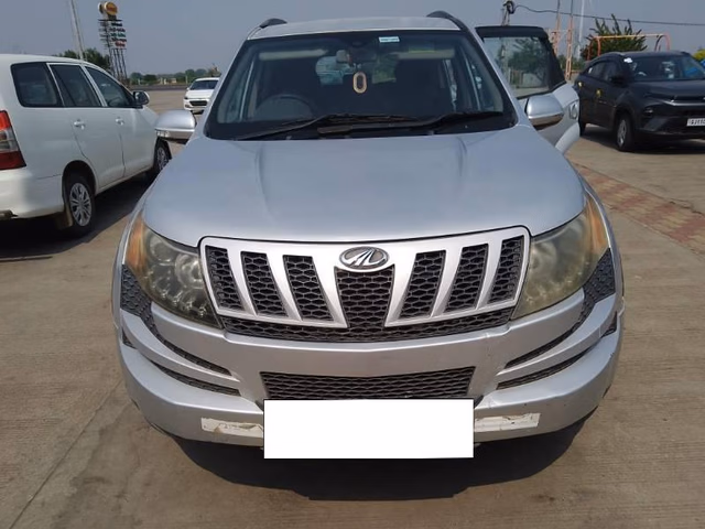 Mahindra Mahindra XUV500 view 2