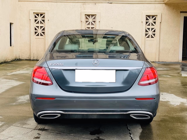 Mercedes-Benz Mercedes-Benz E-Class view 5