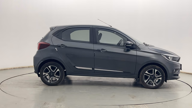Tata Tata Tiago view 4