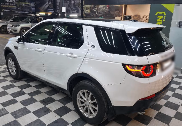 Land Rover Land Rover Discovery Sport view 5