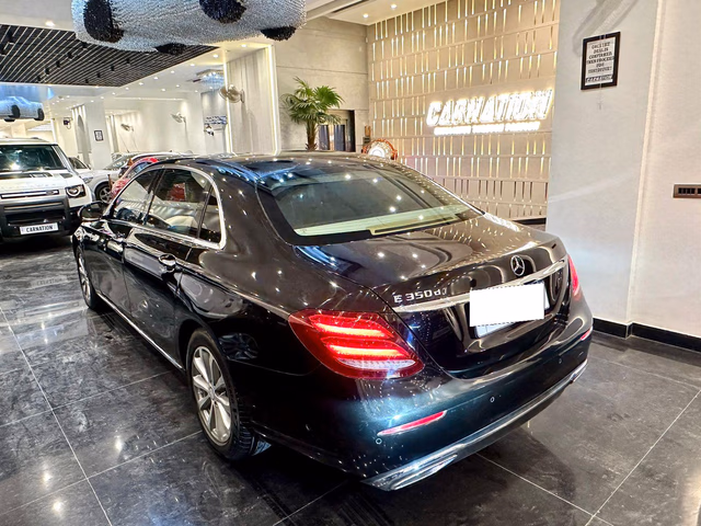 Mercedes-Benz Mercedes-Benz E-Class view 2