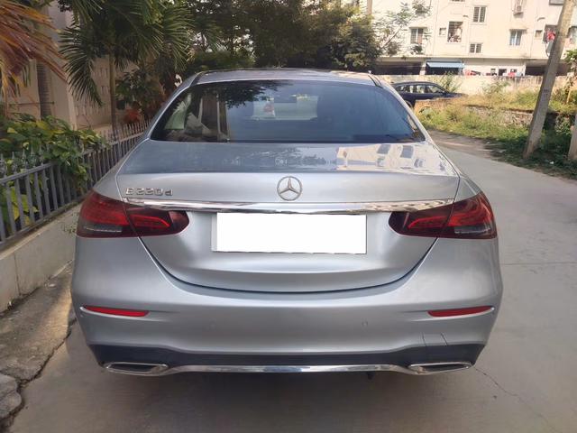 Mercedes-Benz Mercedes-Benz E-Class view 4