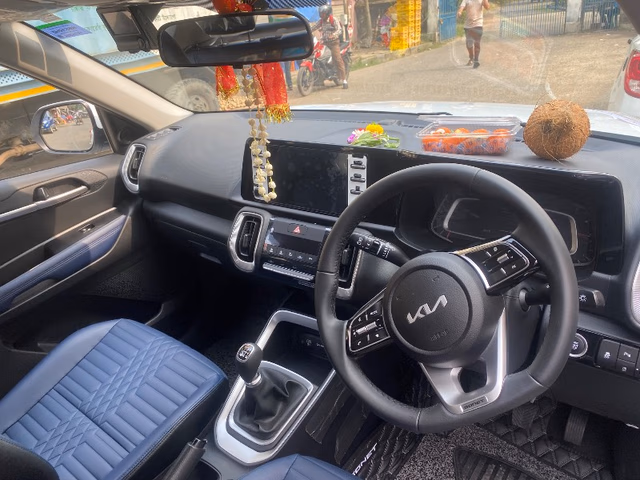 Kia Kia Sonet view 3