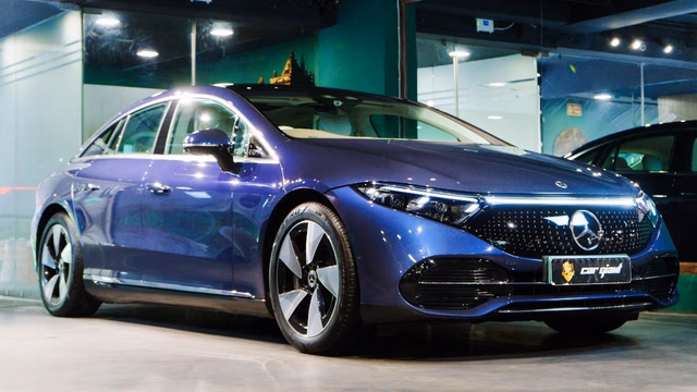 Mercedes-Benz Mercedes-Benz EQS view 2