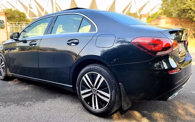 Mercedes-Benz Mercedes-Benz A-Class Limousine view 3