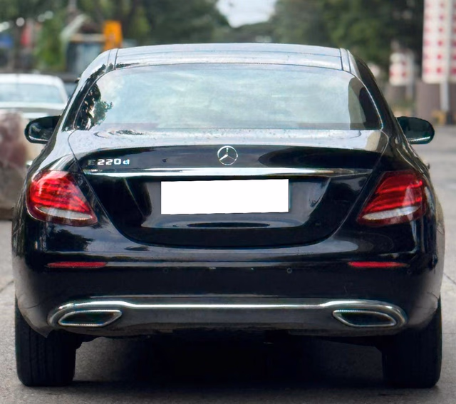 Mercedes-Benz Mercedes-Benz E-Class view 4
