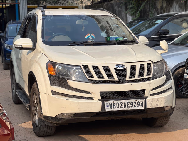 Mahindra Mahindra XUV500 view 2