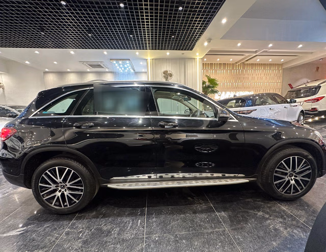 Mercedes-Benz Mercedes-Benz GLC view 3
