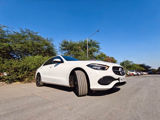 Mercedes-Benz Mercedes-Benz C-Class view 2