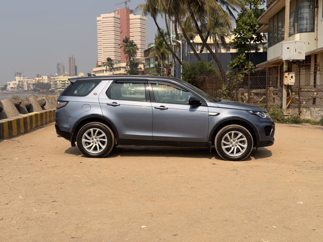 Land Rover Land Rover Discovery Sport view 3