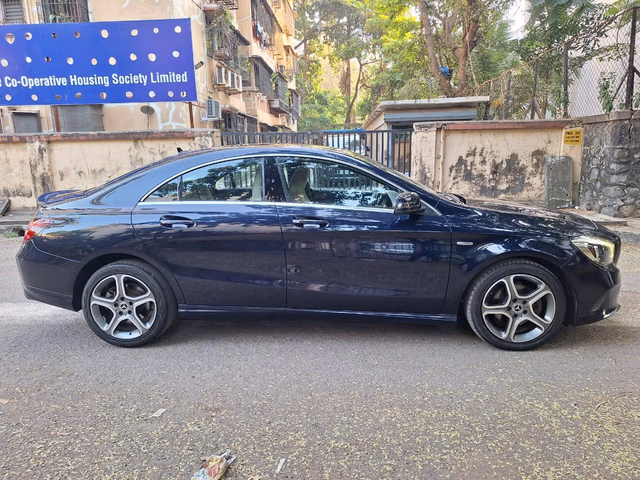Mercedes-Benz Mercedes-Benz CLA view 3