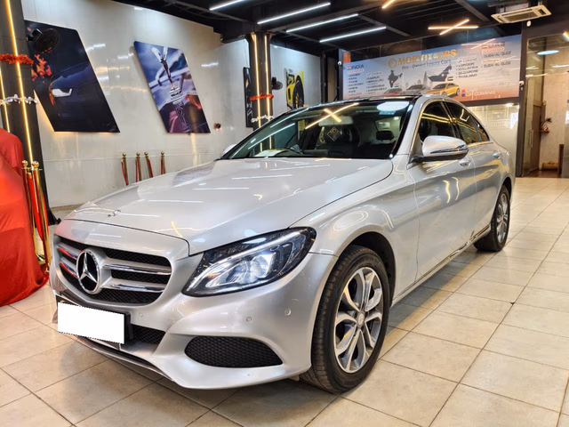 Mercedes-Benz Mercedes-Benz C-Class view 4