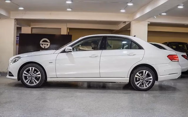 Mercedes-Benz Mercedes-Benz E-Class view 3