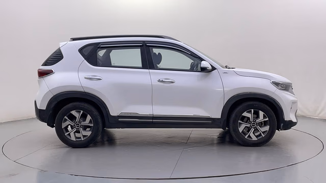 Kia Kia Seltos view 4