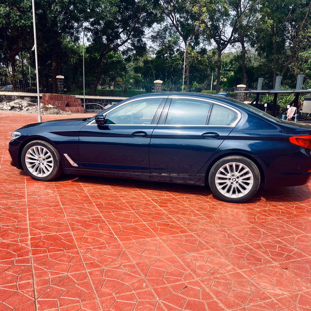 BMW BMW 5 Series view 4