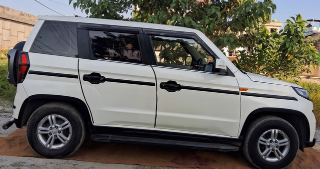 Mahindra Mahindra Bolero Neo view 3