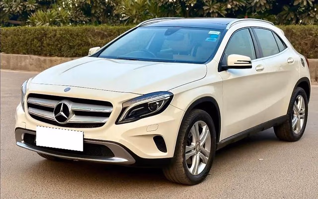 Mercedes-Benz Mercedes-Benz GLA view 2