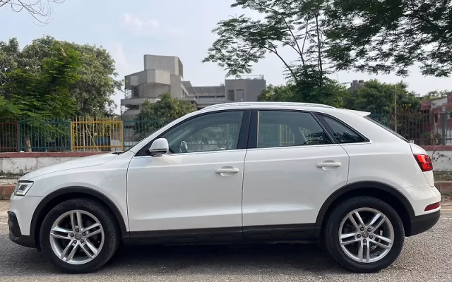 Audi Audi Q3 view 5