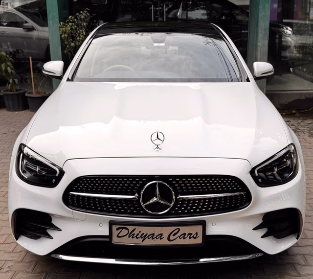 Mercedes-Benz Mercedes-Benz E-Class view 2