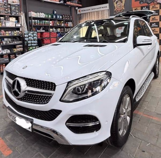 Mercedes-Benz Mercedes-Benz GLC view 3