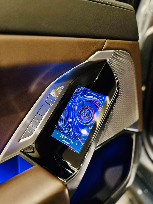 BMW BMW 7 Series view 4