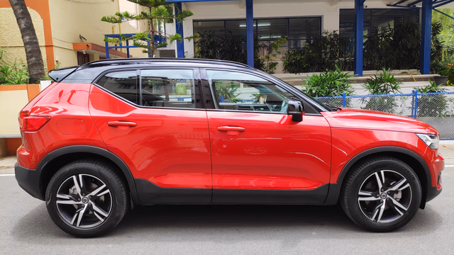 Volvo Volvo XC40 view 3