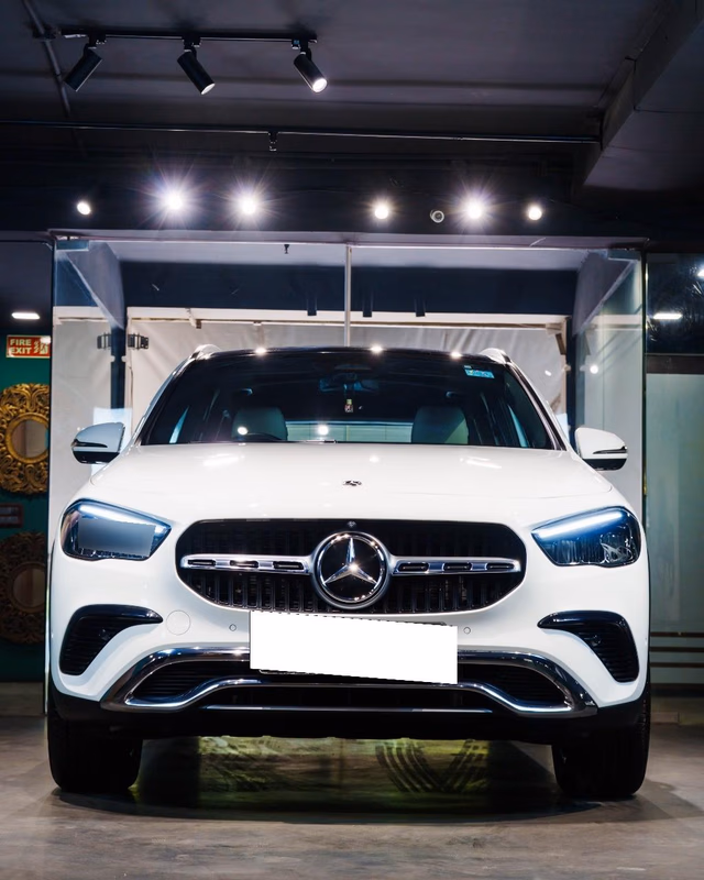 Mercedes-Benz Mercedes-Benz GLA view 2