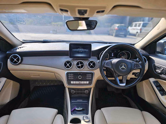 Mercedes-Benz Mercedes-Benz GLA Class view 5