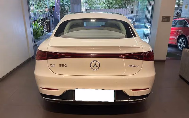 Mercedes-Benz Mercedes-Benz EQS view 3