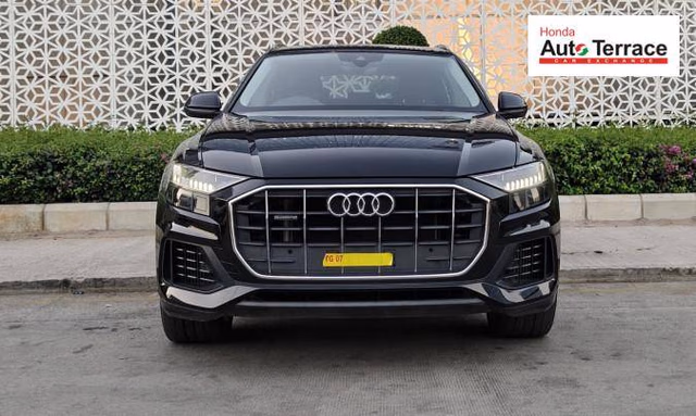 Audi Audi Q8 view 2