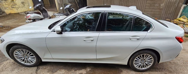 BMW BMW 3 Series view 4