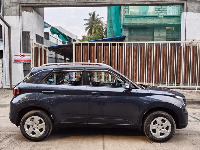 Hyundai Hyundai Venue view 3