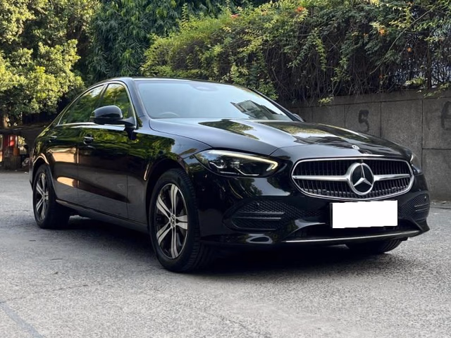 Mercedes-Benz Mercedes-Benz C-Class view 2