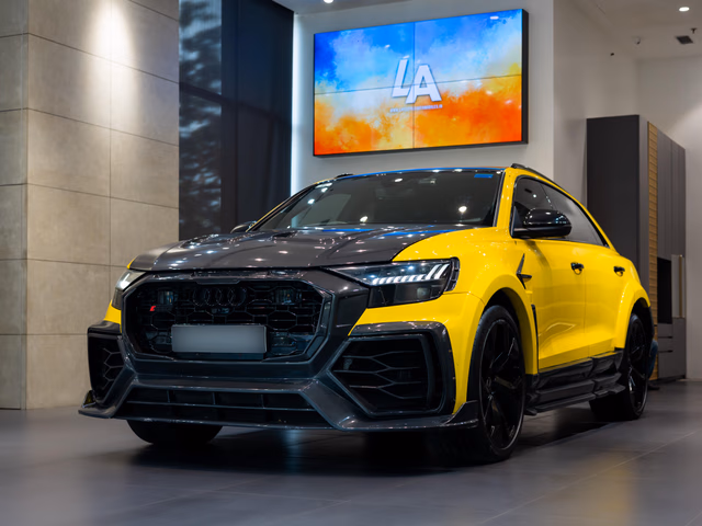 Audi Audi RS Q8 view 5