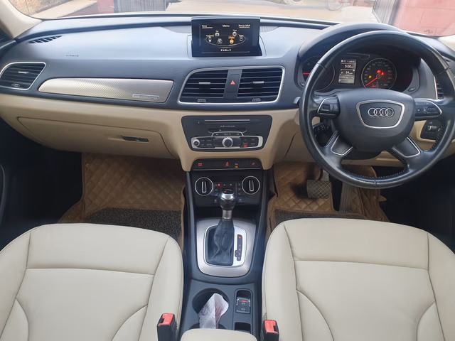 Audi Audi Q3 view 5
