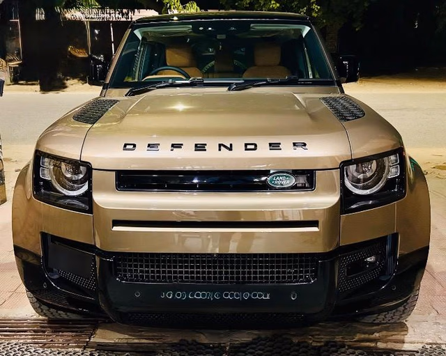 Land Rover Land Rover Defender view 2