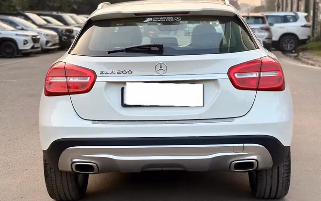 Mercedes-Benz Mercedes-Benz GLA view 3