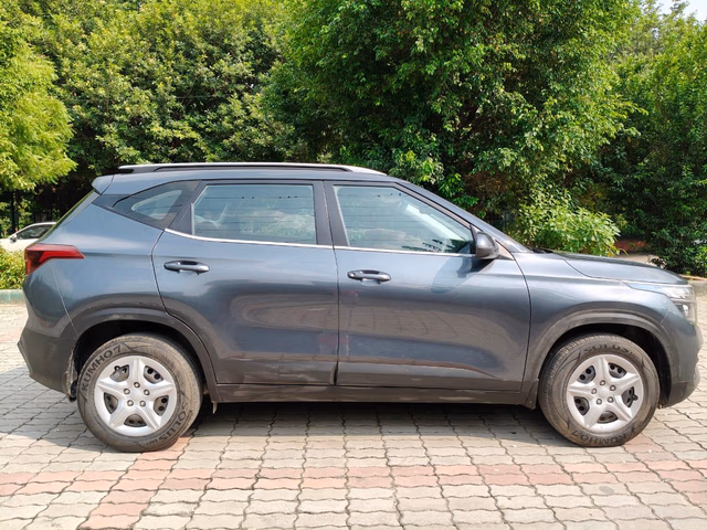 Kia Kia Seltos view 3