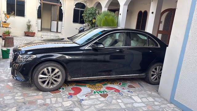 Mercedes-Benz Mercedes-Benz C-Class view 2