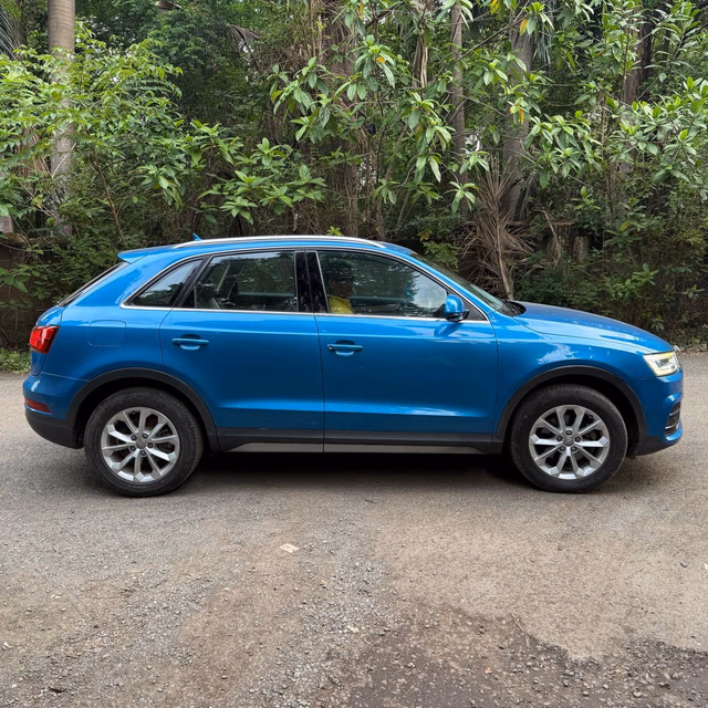 Audi Audi Q3 view 3