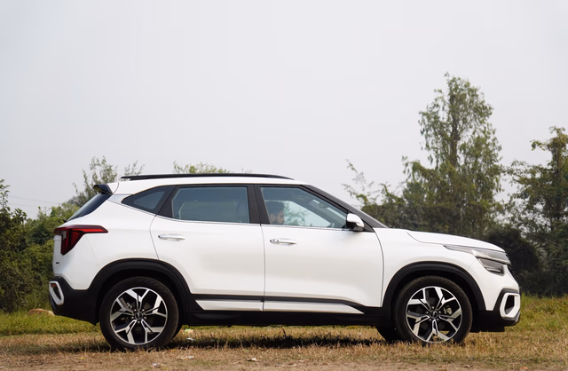 Kia Kia Seltos view 3