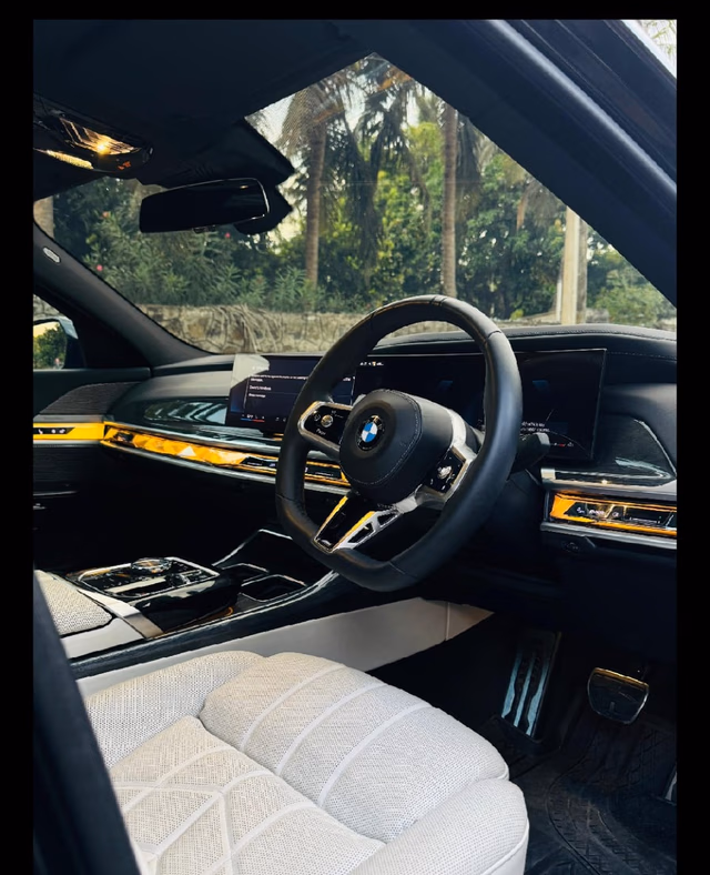 BMW BMW 7 Series view 4