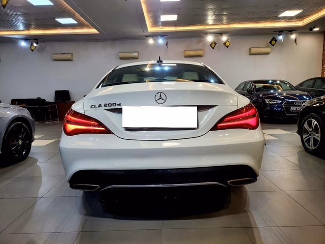 Mercedes-Benz Mercedes-Benz CLA view 3