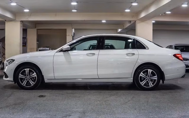 Mercedes-Benz Mercedes-Benz E-Class view 4