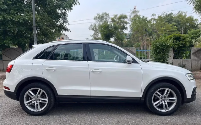 Audi Audi Q3 view 3