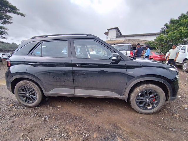 Hyundai Hyundai Venue view 3