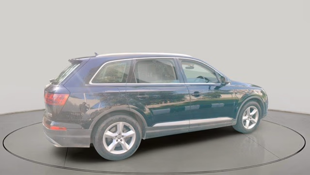 Audi Audi Q7 view 5